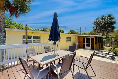 Image de Sunny Pet-Friendly Retreat - Backyard with Lounge Seating, Firepit, Grill & Outdoor Patio! ☀️
