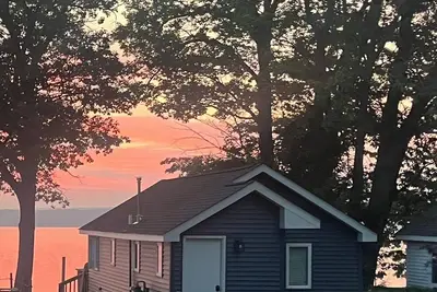 Image de On the lake, Cozy Two bedroom cottage with frontage on Manistee Lake