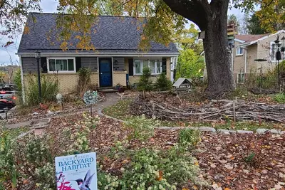 Image de Cozy 2 bed/2. 5 bath home with beautiful yard in peaceful neighborhood.