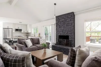 Image de Gorgeous Deck, Stunning Views - Treetop Vista