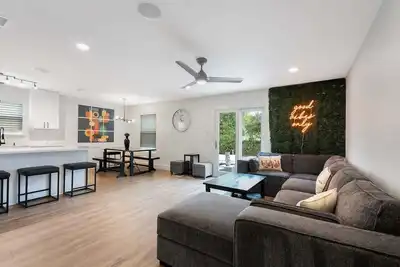 Image de Spacious & Open S Austin Home - Good Vibes Getaway