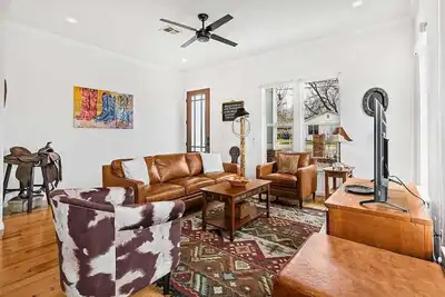 Image de Spacious Home Close to Downtown & Ut! - Austin Luxe Manor 3b/3. 5b