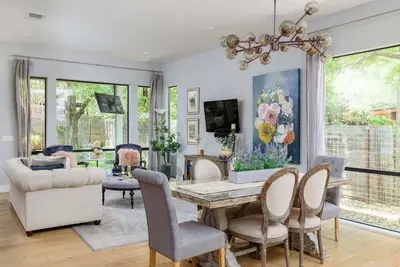 Image de Modern French-Style Home w/ Loft, Patio & Bikes Included - The Watson