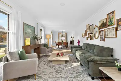 Image de Queen City Escape - A spacious retreat with lots of amenities! hot tub & pool