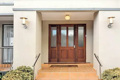 Image de Large Family House in Kingsland