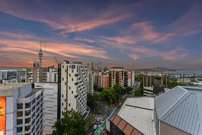Image de Stunning Panoramic Cityscape Abode near Cbd