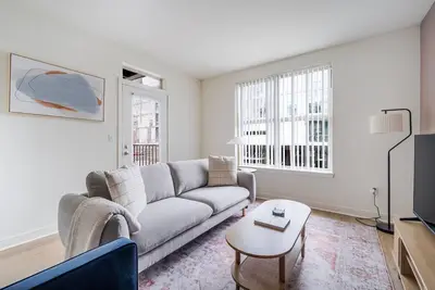 Image de Blueground | Northwest Bellevue, balcony, nr Bellevue Park