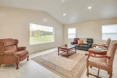 Image de Ski, Fish & Unwind: Peaceful Lake Champlain Home!