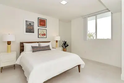 Image de Roami at Grove 27 | Group Friendly | 4br - 2 units