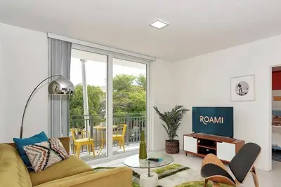 Image de Roami at Grove 27 | Group Friendly | 4br - 2 units
