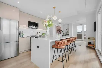 Image de 3 bed/3 bath with wraparound terrace near Wburg