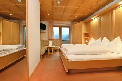 Image de Gästehaus Rundblick 4 – Authentic Alpine Apartment with 3 Bedrooms