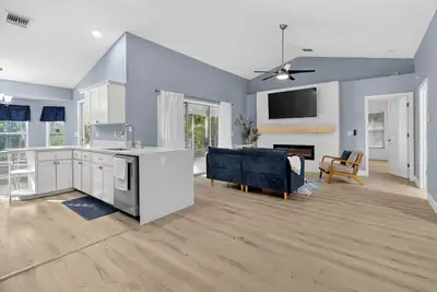 Image de Pet friendly 3/2 home in Crystal River, minutes to manatees, springs and dinning.