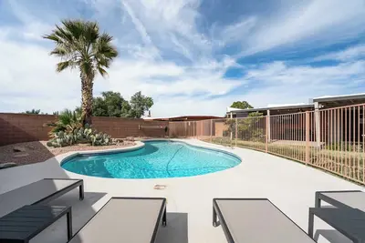 Image de Cozy 3br Home with Mtn Views & Pool, Near Trails