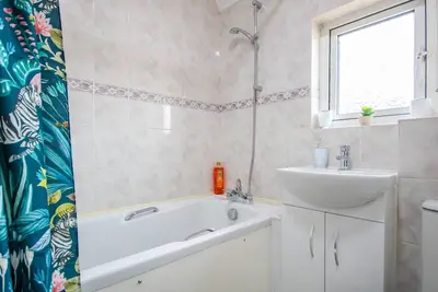 Image de Maidstone House ideal for Work Trips and Getaways