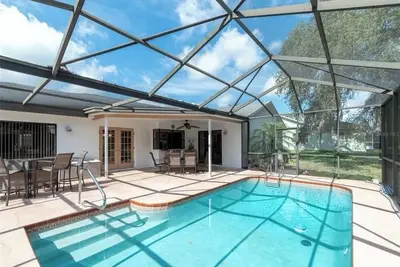 Image de 3-bedroom house in peaceful Hudson with cool Ac breeze