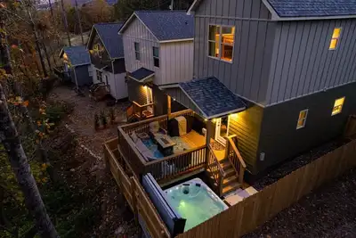 Image de The Switchback: Luxe Home w/ Hot Tub & Fire Pit