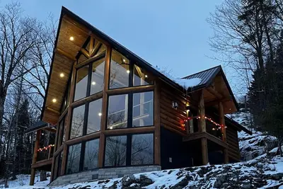 Image de Montagne - Ski - Spa - Domaine du Massif | Chalet en bois rond devant les pentes