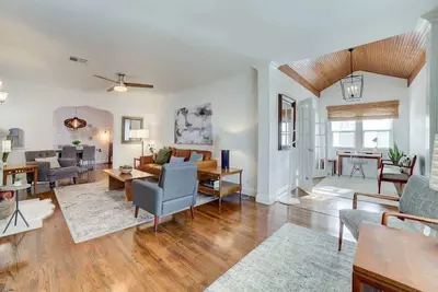 Image de Edgewood Place - 3 Minute Walk to Utica Square!