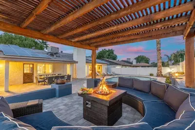 Image de 5br w/4 Kings•Pool•Fire Pit•Bbq Grill•Yard Games