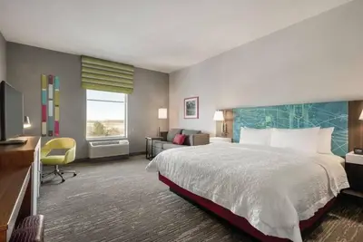 Image de Inviting Stay Near Attractions like Target Field + Elm Creek Park Reserve