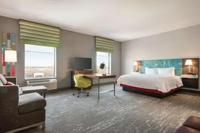 Image de Pet-Friendly Space for Travelers Seeking Comfort Near Recreation and Fun!