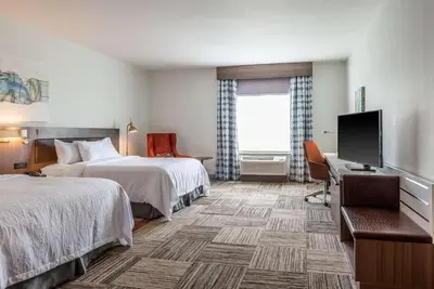 Image de Sports Fan Haven: Indoor Pool, Walk to Ballpark. Quick drive to River Market.