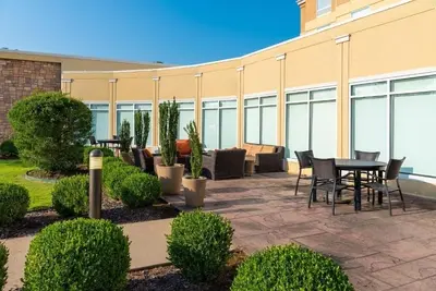 Image de Spacious 2-Queen Bed Unit w/ Indoor Pool Near Historic Old Mill