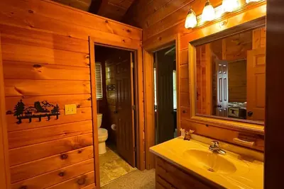 Image de Peaceful Cabin Retreat – Perfect for Families & Friends