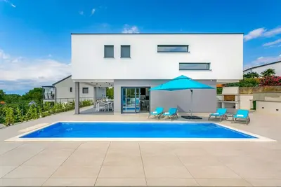 Image de Villa Revlon - Quatre Chambres Villa, Couchages 10