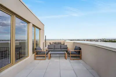 Luxury 3bed/2bath with private outdoor deck.