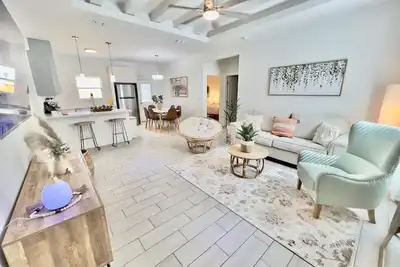 Image de King bed-Bbq grill-Mall-Boho style Condo-Private