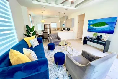 Image de Modern Condo/Shopping/Bbq grill/Gated/King bed