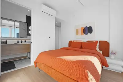 Modern 3br/2ba Duplex w/Private Roof Deck