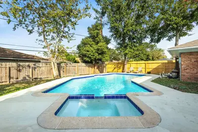 Image de Private Pool - Next to Hobby Airport and 15 min to Nrg, Downtown, Med Center