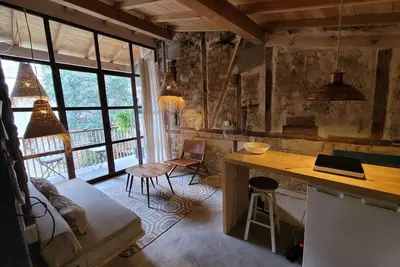 Image de Petite maison de vacances avec piscine partagée, Wi-Fi et climatisation à Candeleda