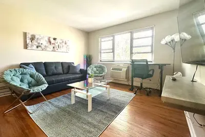 Galactic 1br Near St. Francis w/Parking + Laundry