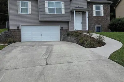 Image de Upscale Split Foyer Home - 4 bedrooms with 3 full baths home in Powell