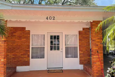 Image de Lovely 3-bedroom house with huge fenced yard in charming Valrico