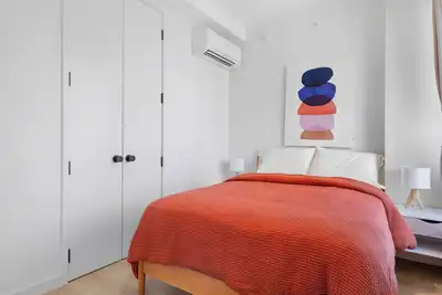 2 bed {king bed} balcony in Greenpoint/Williamsburg