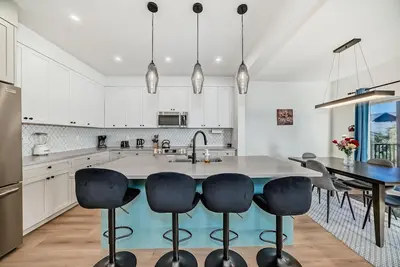 Image de Bright & Spacious 3br Home in Cochrane – Minutes from Calgary & the Rockies