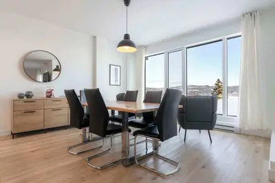 Image de 105 | Condo de Luxe | Vue Saisissante et Piscine