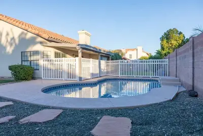 Image de Gilbert Home, Private fenced Pool, Prime Location!