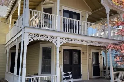 Image de Lion House on Central Ave in Lakeside