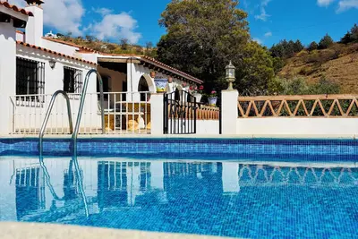 Image de Luxury villa for 7 guests, pool and sea view with 3 acres of almond grove