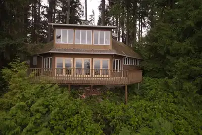 Image de Cozy cabin at Sandcut beach, on trails and minutes from the surf at Jordan River