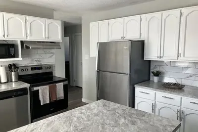 Image de Spacious 5 Bedroom House with Large Fenced Back Yard