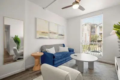 Image de Family-Friendly 3br Ut Apt | Free Parking | Walk to Ut | Sleep 7 | 1 gig Wifi