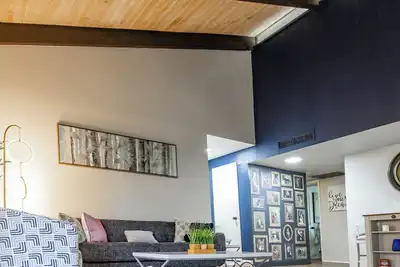 Image de Gorgeous 3-bedroom condo, less than 2 miles from Tempe Town Lake and Asu Campus.