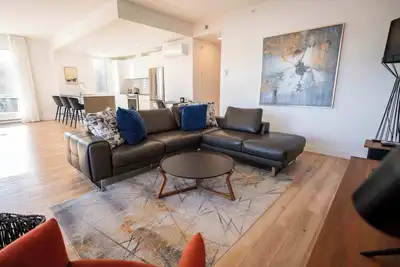 Image de 301 | Condo de Luxe | Vue Exceptionnelle & Piscine